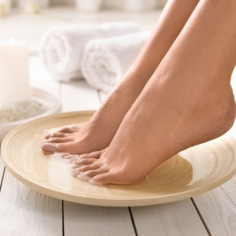 Belleza Essential Pedicure