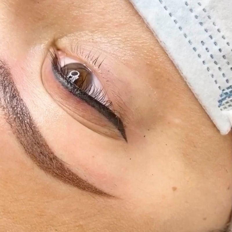 Eyeliner Upper Touch up 4-6 Weeks