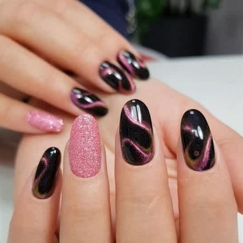 Gel Polish Cat Eye Effect for 2 Nails